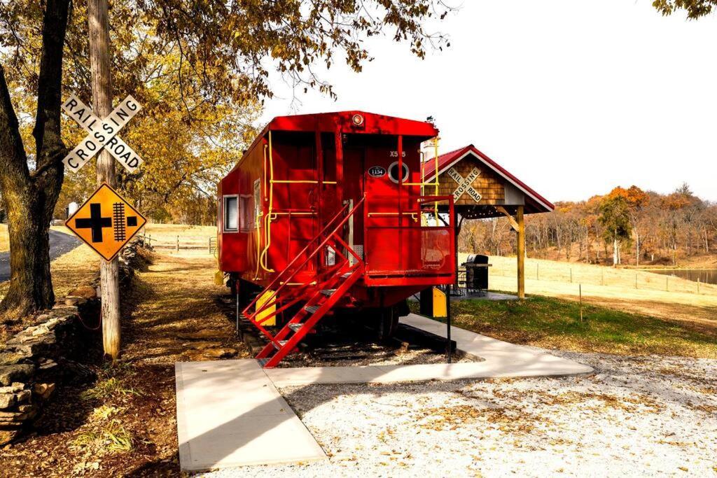 Lawrenceburg Bourbon Trail: Caboose On The Farmヴィラ エクステリア 写真